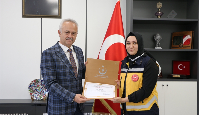 112-acil-saglik-hizmetleri-ekibine-tesekkur-belgesi-verildizhpsvkjza3