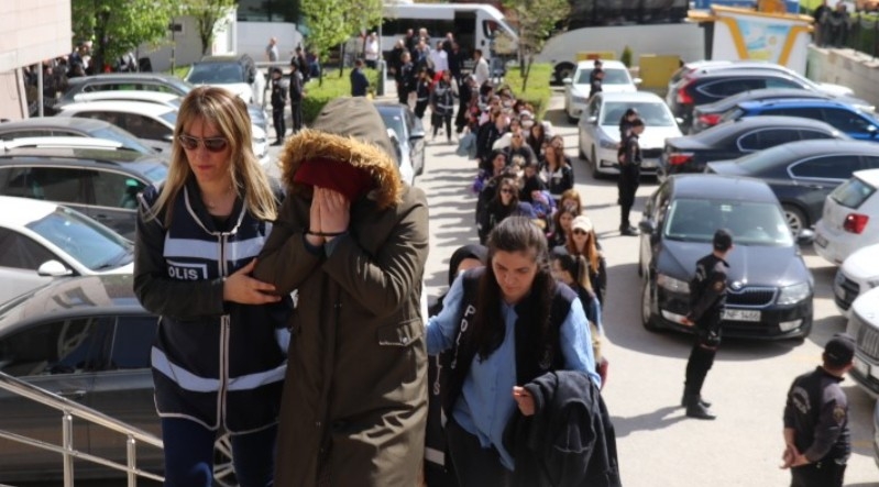 14-milyonluk-dolandiricilik-operasyonunda-68-kisi-adliyedekzdzwjdoa3