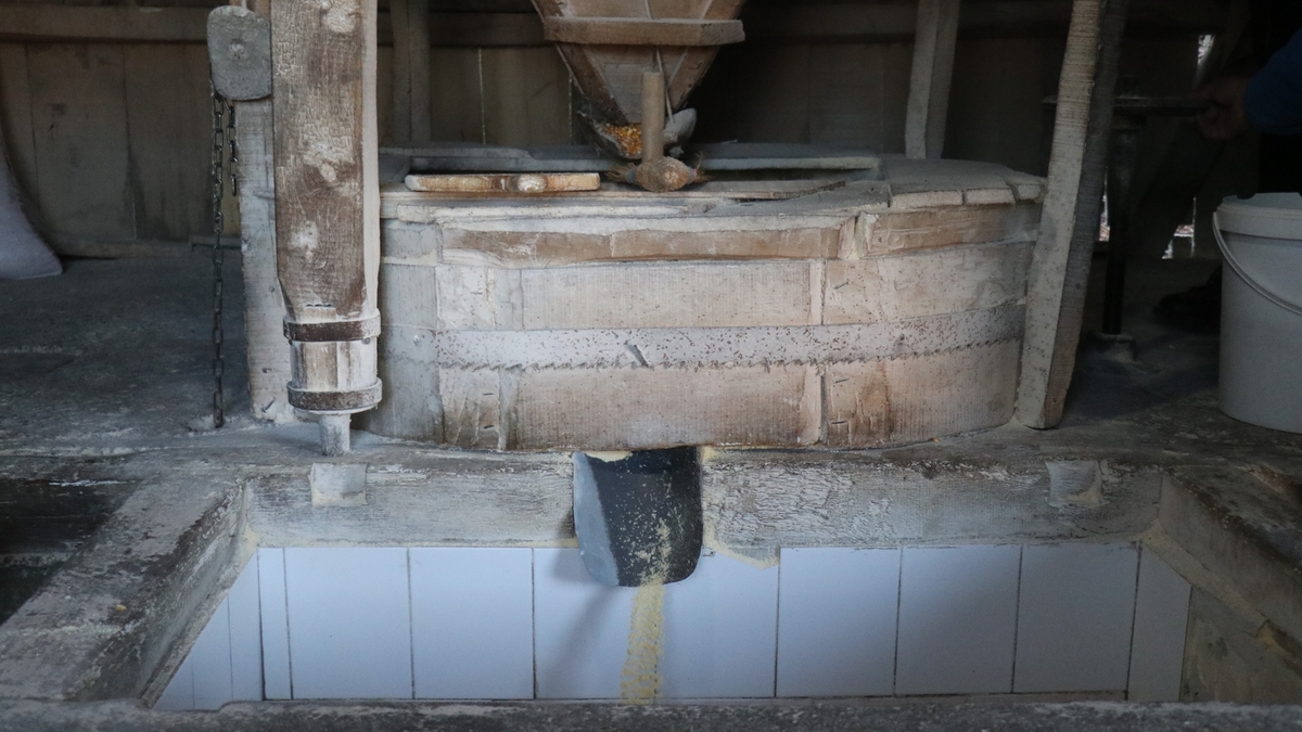 15 asırlık değirmen tarihe meydan okuyor