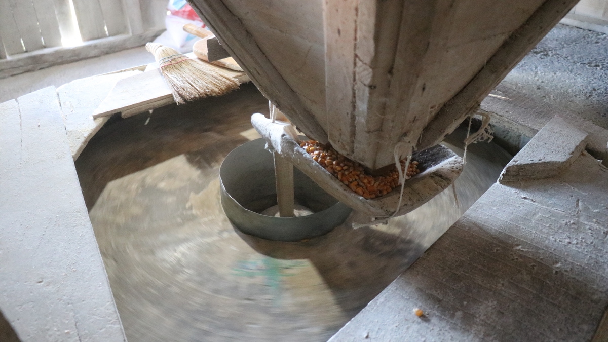 15 asırlık değirmen tarihe meydan okuyor