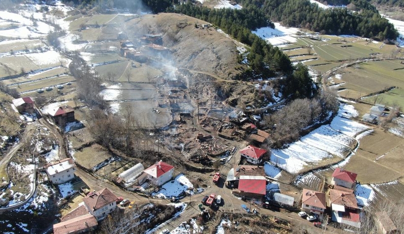 15 evin yandığı köyden geriye enkaz kaldı