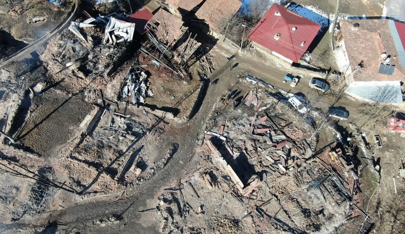 15 evin yandığı köyden geriye enkaz kaldı