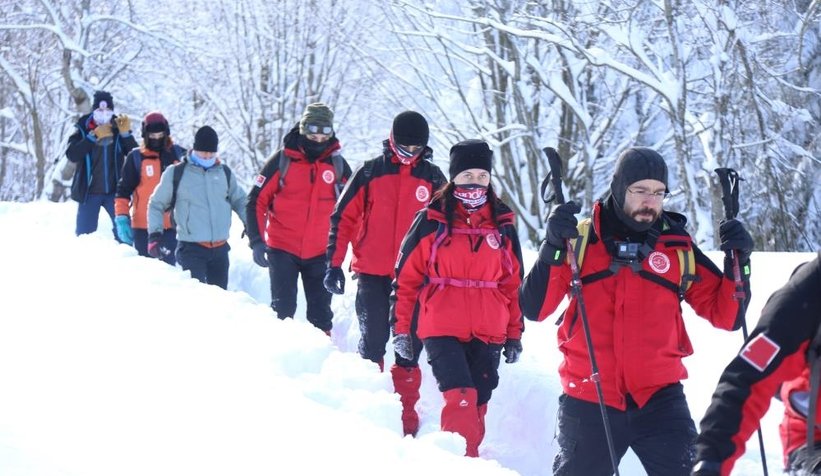 1,5 metre karda doktoru arıyorlar