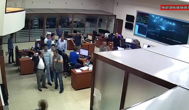 15 Temmuz hain darbe girişiminde saat saat Sakarya'da yaşananlar