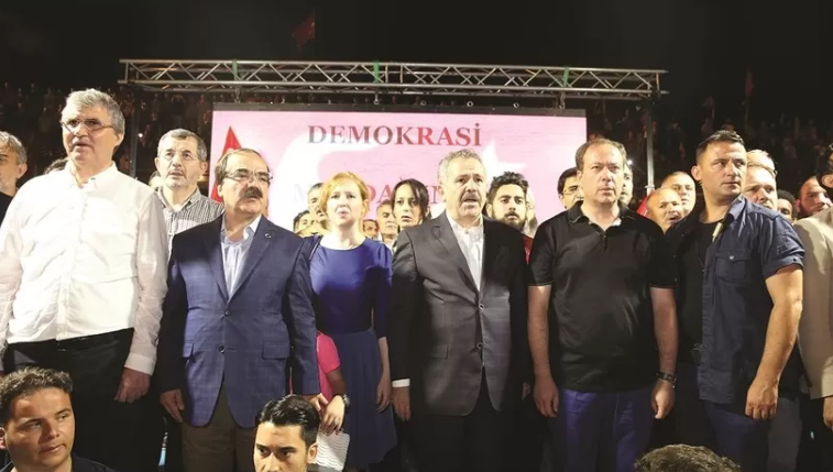 15 Temmuz hain darbe girişiminde saat saat Sakarya'da yaşananlar