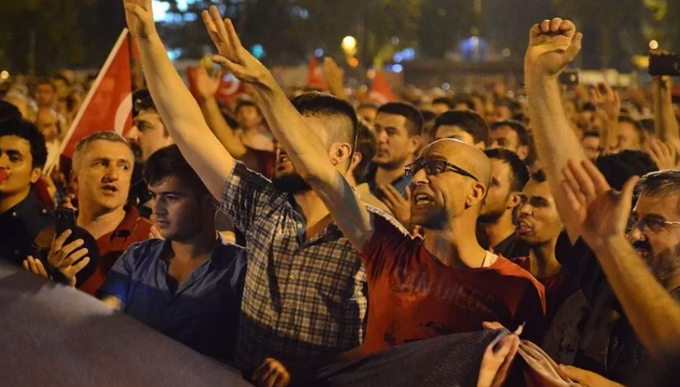 15 Temmuz hain darbe girişiminde saat saat Sakarya'da yaşananlar