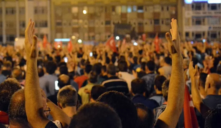 15 Temmuz hain darbe girişiminde saat saat Sakarya'da yaşananlar
