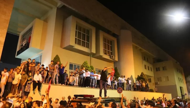 15 Temmuz hain darbe girişiminde saat saat Sakarya'da yaşananlar