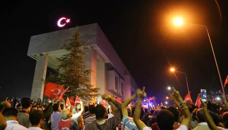 15 Temmuz hain darbe girişiminde saat saat Sakarya'da yaşananlar