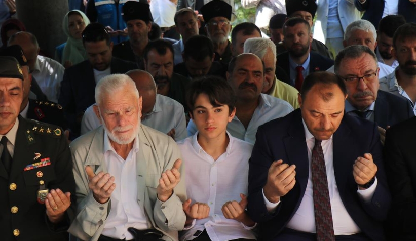 15 Temmuz şehidi Gökbayrak, mezarı başında anıldı