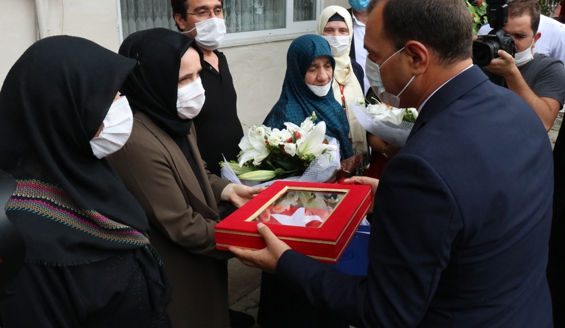 15-temmuz-sehidi-mezari-basinda-anildiwezqu0dbbu
