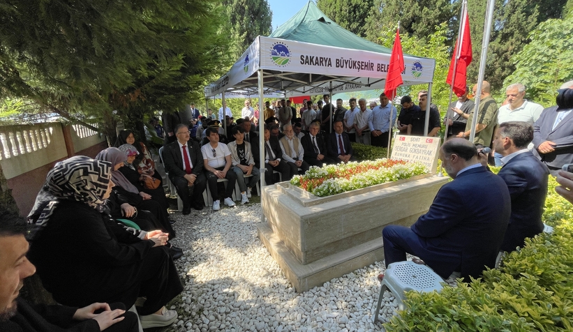 15-temmuz-sehidi-ozel-harekat-polisi-sakarya-da-mezari-basinda-anildimeftuthwmh