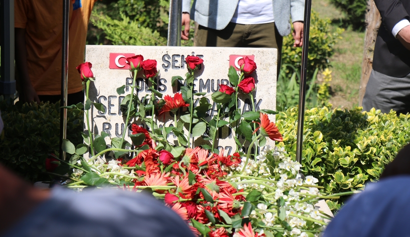 15-temmuz-sehidi-ozel-harekat-polisi-sakarya-da-mezari-basinda-anildimeftuthwmh