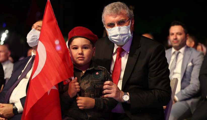 15-temmuzda-destan-yazan-sakaryalilar-meydani-doldurdus3pqwhdism