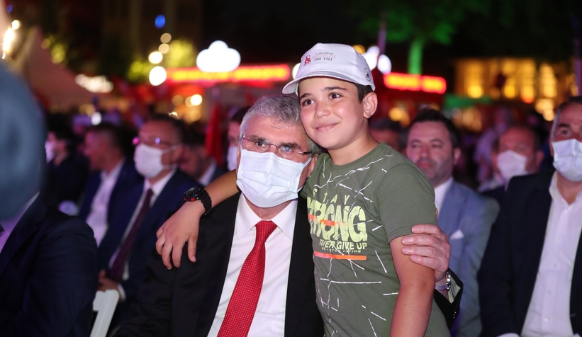 15-temmuzda-destan-yazan-sakaryalilar-meydani-doldurdus3pqwhdism