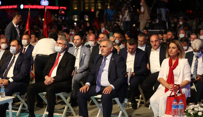 15-temmuzda-destan-yazan-sakaryalilar-meydani-doldurdus3pqwhdism