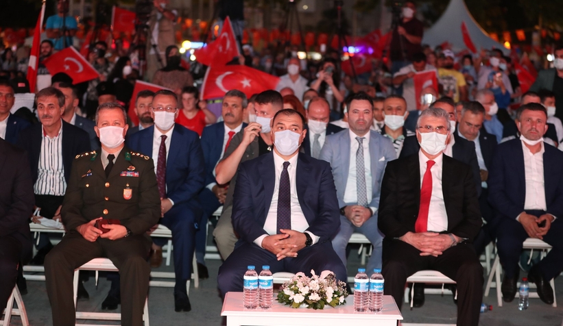 15-temmuzda-destan-yazan-sakaryalilar-meydani-doldurdus3pqwhdism