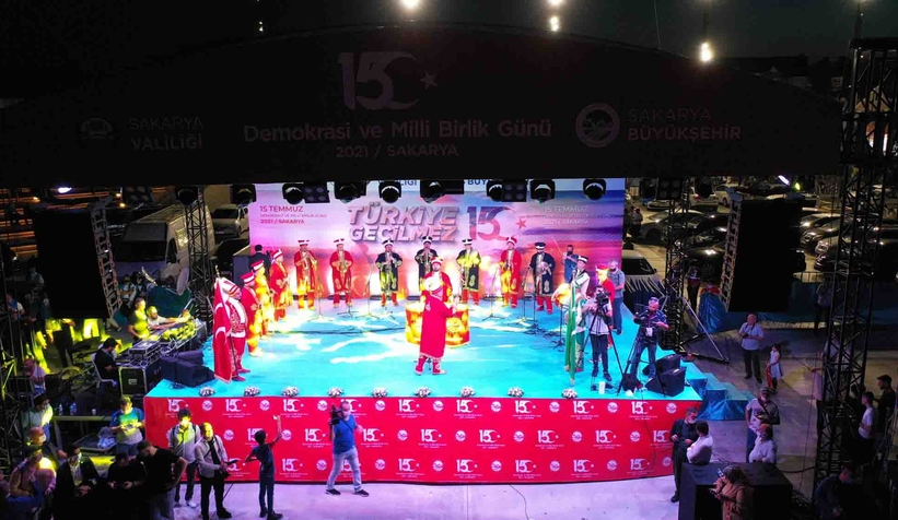 15-temmuzda-destan-yazan-sakaryalilar-meydani-doldurdus3pqwhdism