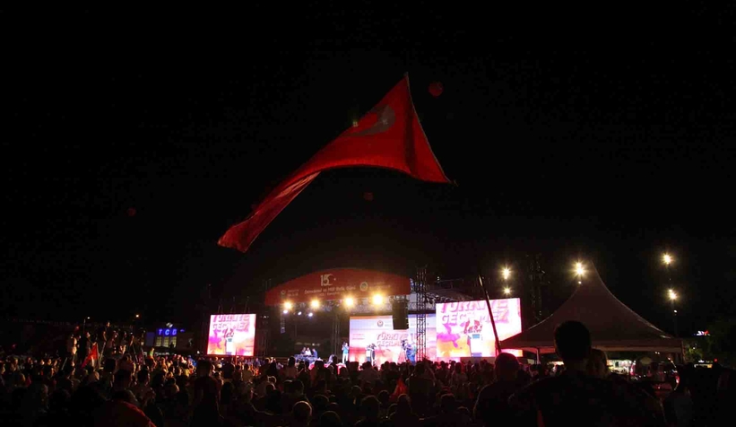 15-temmuzda-destan-yazan-sakaryalilar-meydani-doldurdus3pqwhdism