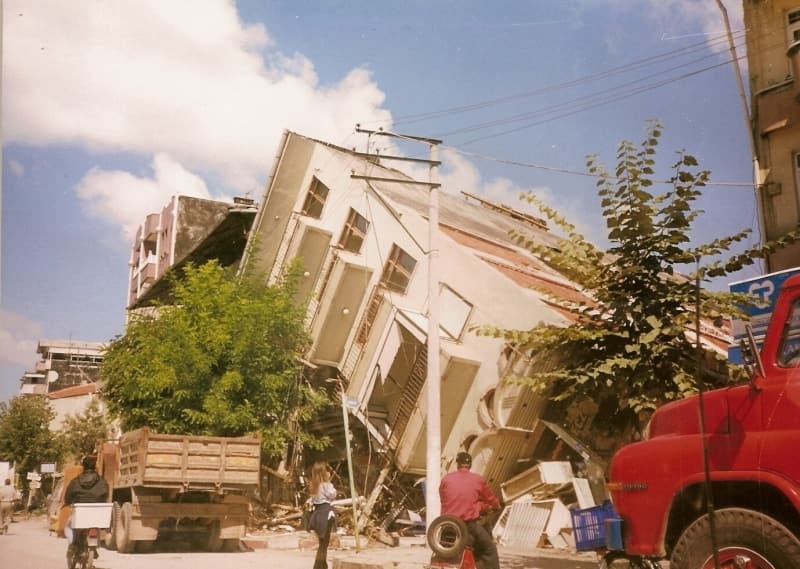 17 Ağustos 1999 depreminden unutulmayan fotoğraflar