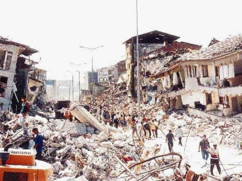 17 Ağustos 1999 depreminden unutulmayan fotoğraflar