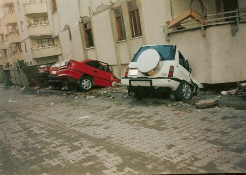 17 Ağustos 1999 depreminden unutulmayan fotoğraflar