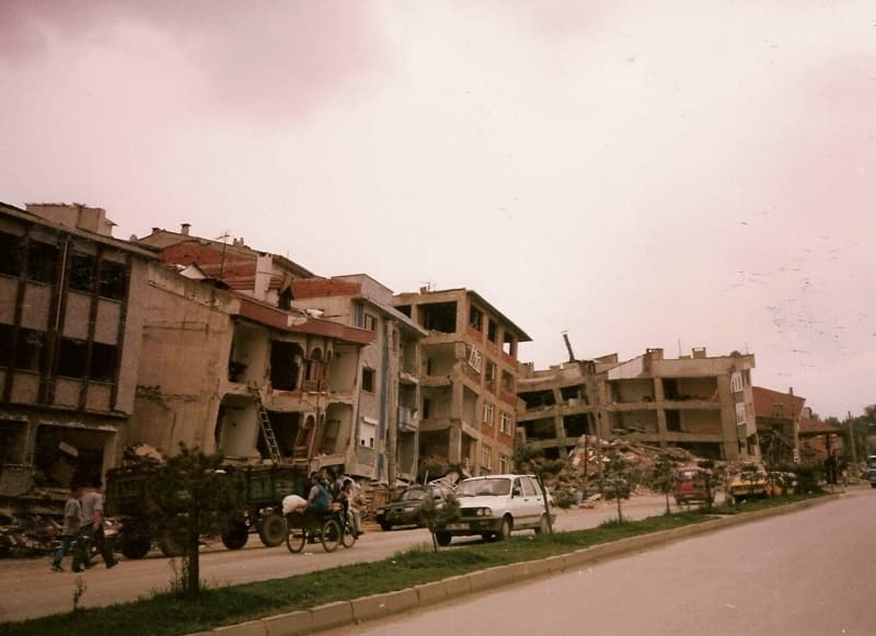 17 Ağustos 1999 depreminden unutulmayan fotoğraflar