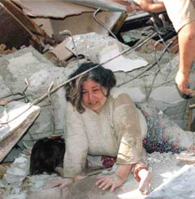 17 Ağustos 1999 depreminden unutulmayan fotoğraflar