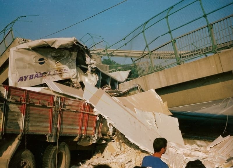 17 Ağustos 1999 depreminden unutulmayan fotoğraflar