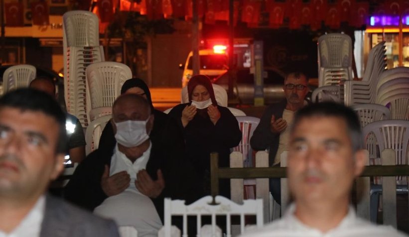 17 Ağustos depreminin 22. yılında hayatını kaybedenler anıldı