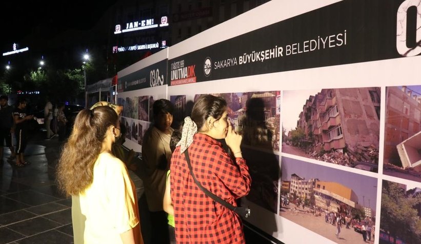 17 Ağustos depreminin 22. yılında hayatını kaybedenler anıldı