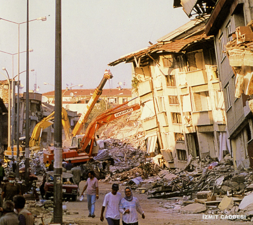 17 Ağustos depreminin 26. yılı;  Sakarya'dan unutulmayan fotoğraflar