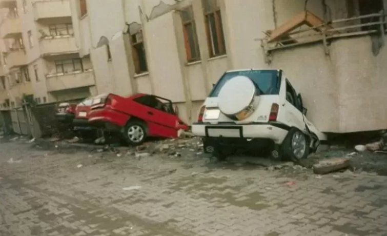 17 Ağustos depreminin 26. yılı;  Sakarya'dan unutulmayan fotoğraflar