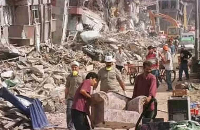 17 Ağustos depreminin 26. yılı;  Sakarya'dan unutulmayan fotoğraflar