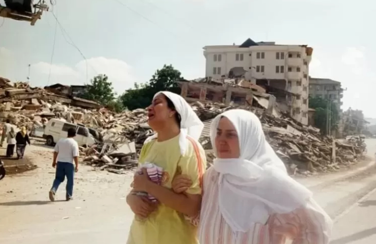 17 Ağustos depreminin 26. yılı;  Sakarya'dan unutulmayan fotoğraflar