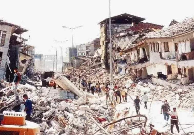 17 Ağustos depreminin 26. yılı;  Sakarya'dan unutulmayan fotoğraflar