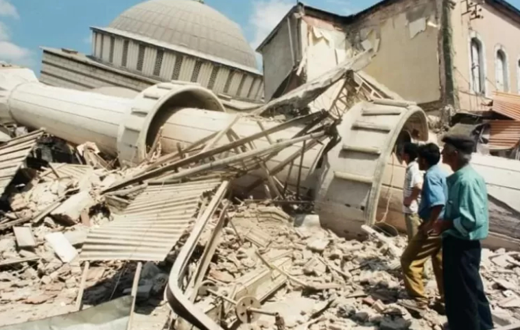 17 Ağustos depreminin 26. yılı;  Sakarya'dan unutulmayan fotoğraflar