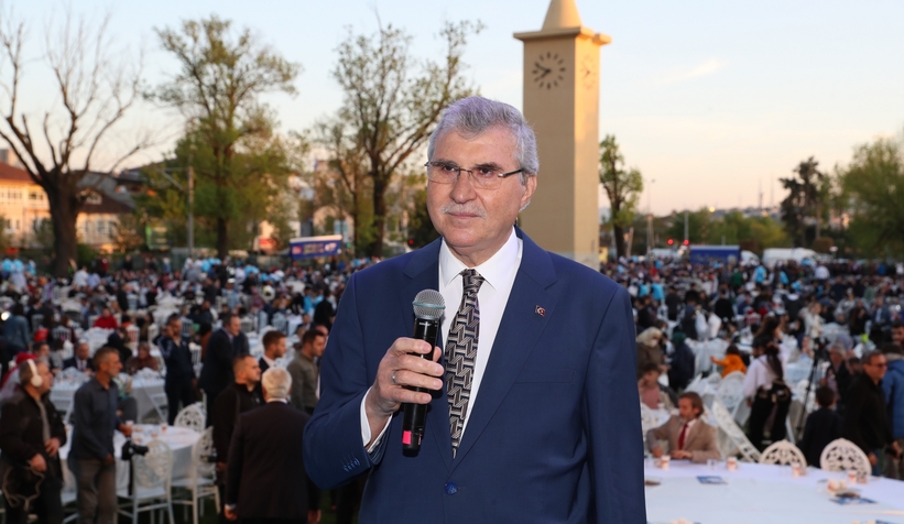 20 bin kişi Büyükşehirin iftarında oruç açtı