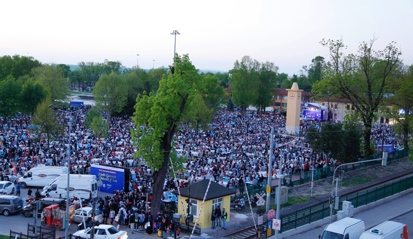 20 bin kişi Büyükşehirin iftarında oruç açtı