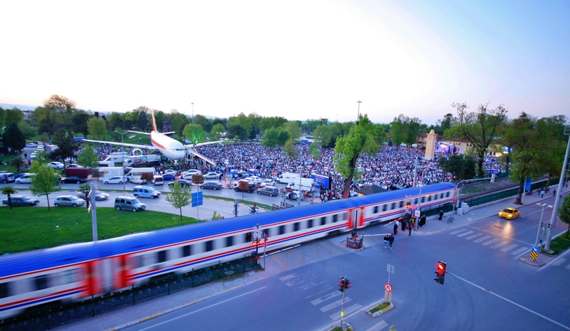 20 bin kişi Büyükşehirin iftarında oruç açtı