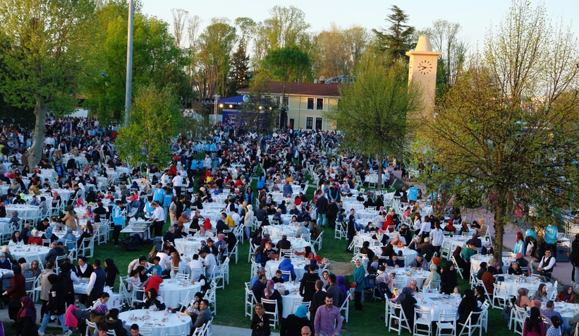 20 bin kişi Büyükşehirin iftarında oruç açtı