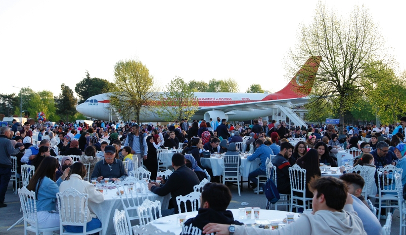 20 bin kişi Büyükşehirin iftarında oruç açtı