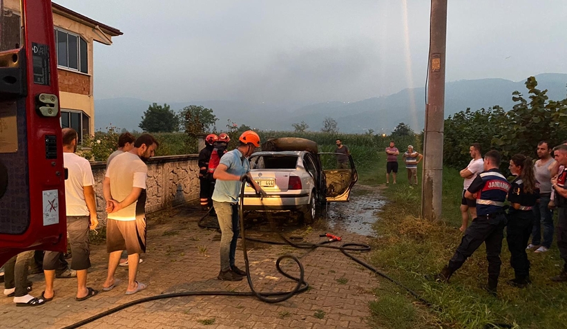 20 yıl çalışıp aldığı otomobil alev alev yandı