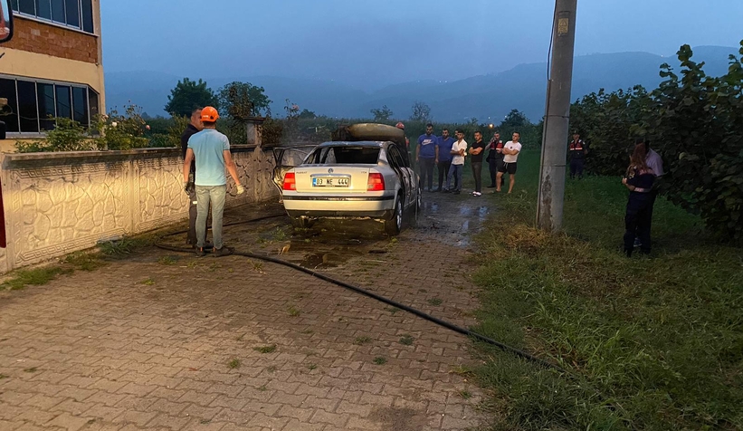20 yıl çalışıp aldığı otomobil alev alev yandı