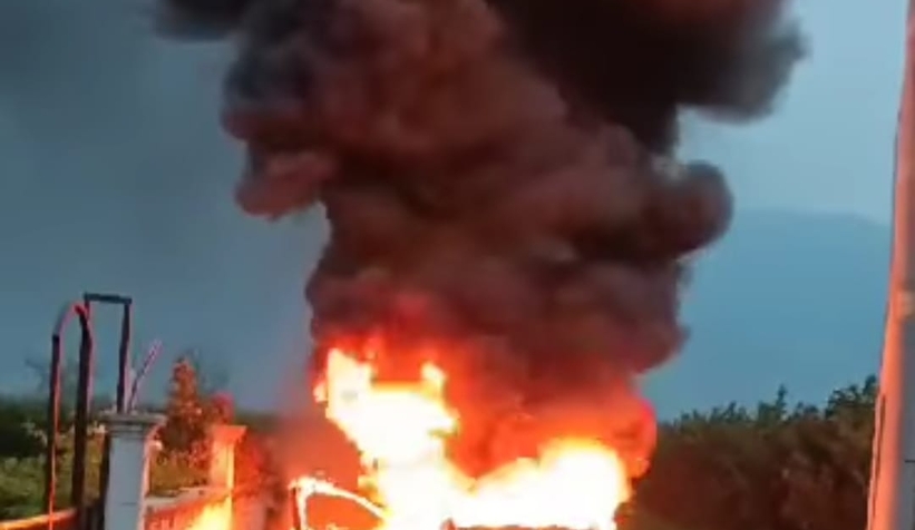 20 yıl çalışıp aldığı otomobil alev alev yandı