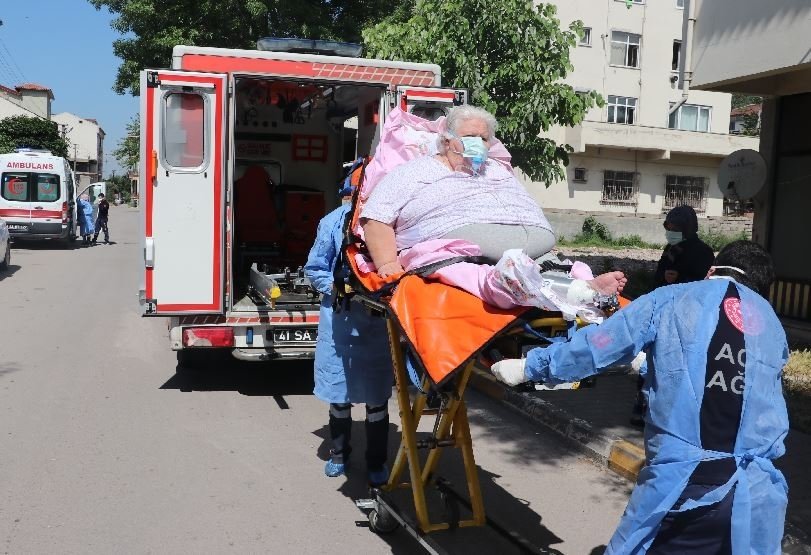 200 kiloluk coronalı hastaya film gibi kurtarma operasyonu