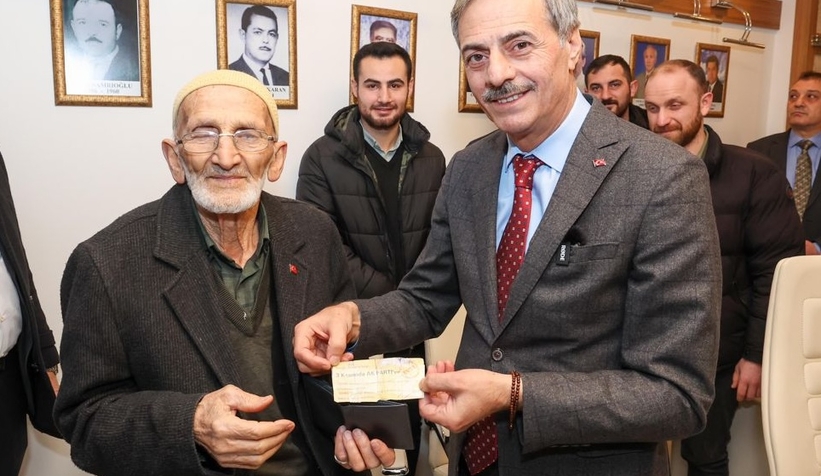 2002'den bu yana sakladığı oy mührünü Yusuf Alemdar ile paylaştı