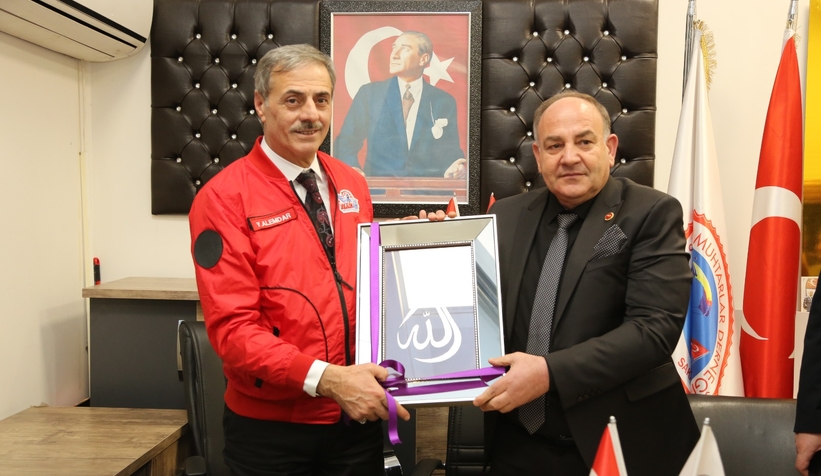 2002'den bu yana sakladığı oy mührünü Yusuf Alemdar ile paylaştı