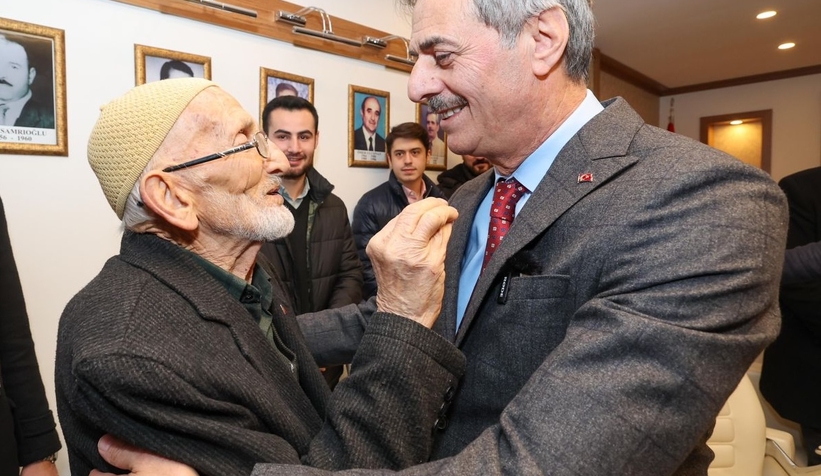 2002'den bu yana sakladığı oy mührünü Yusuf Alemdar ile paylaştı