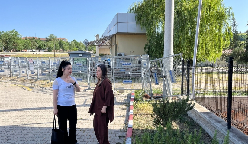 21 yıl hapis cezası alan polis ve bekçinin eşlerinden tepki